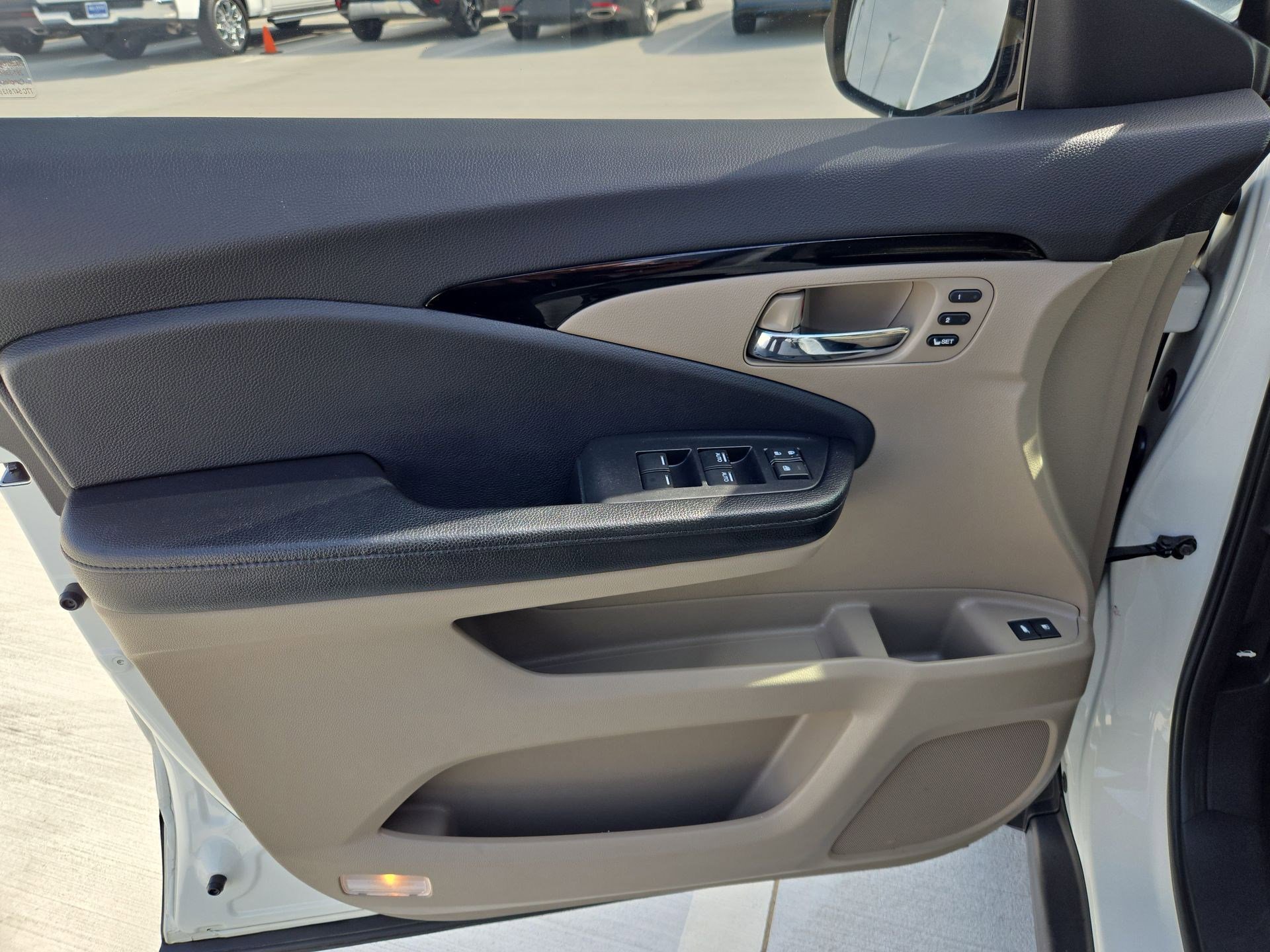 Used 2016 Honda Pilot Touring image 12