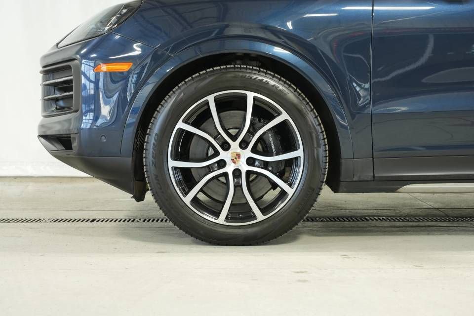 Certified 2025 Porsche Cayenne S AWD/4WD image 42