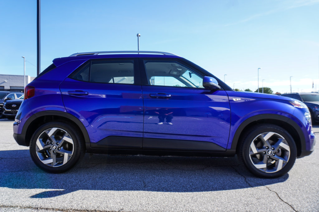 Used 2025 Hyundai Venue Limited FWD image 31