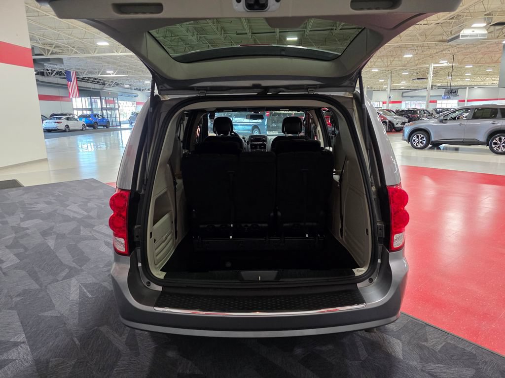 Used 2016 Dodge Grand Caravan SE FWD image 5