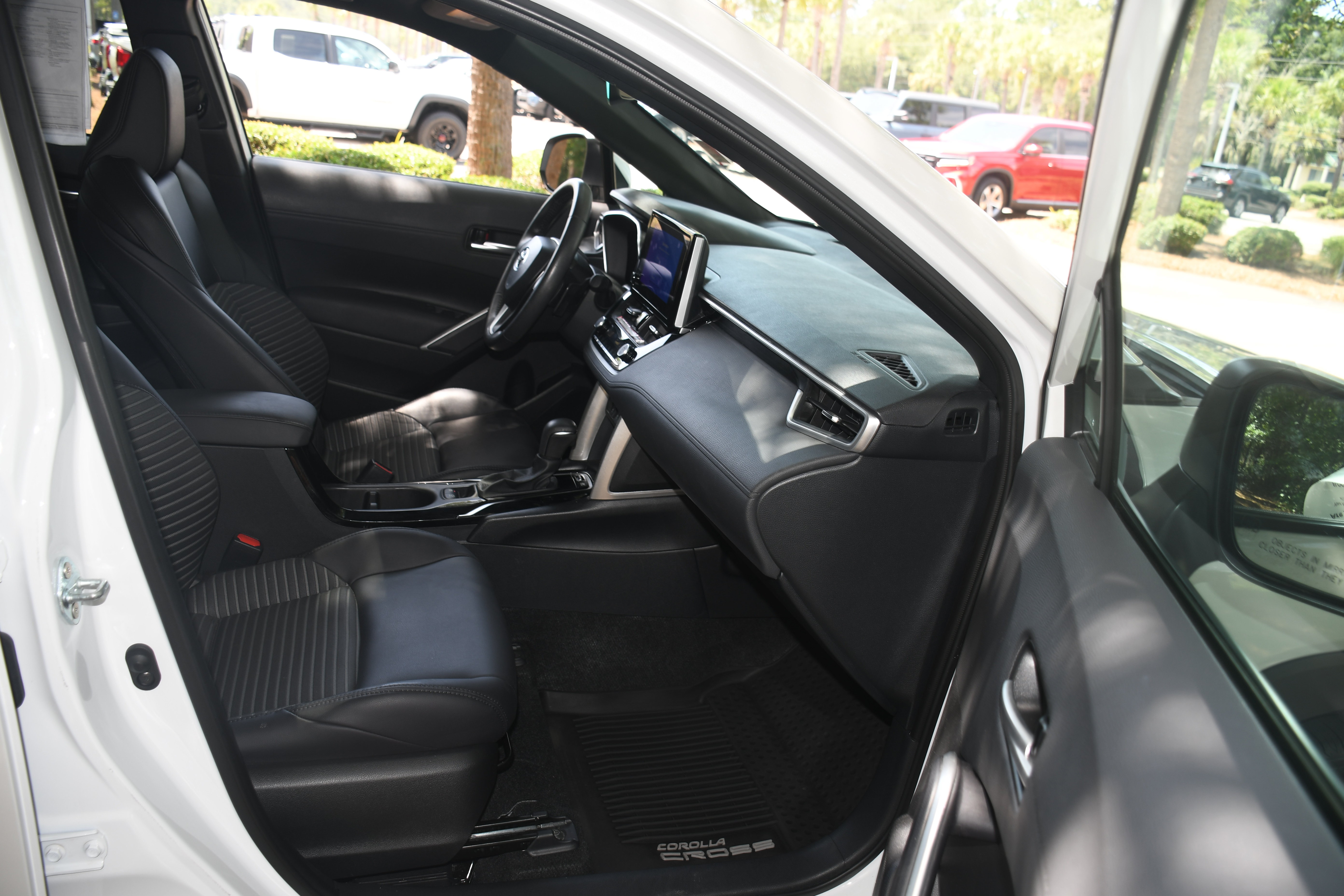 Used 2024 Toyota Corolla Cross AWD Hybrid w/ Convenience Package image 21