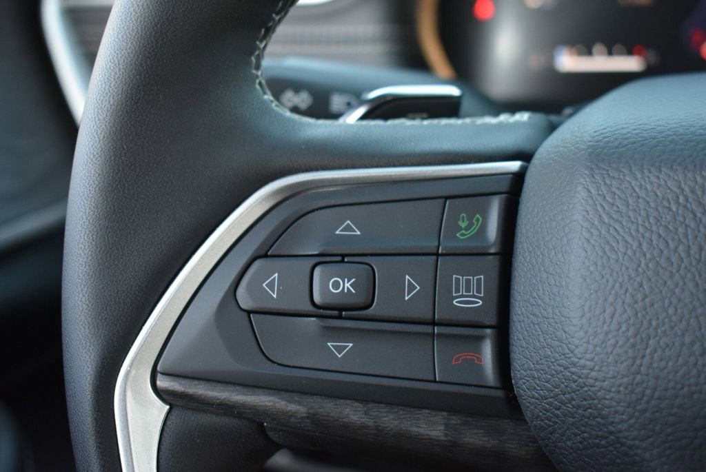 Certified 2025 Jeep Grand Cherokee Limited w/ Luxury Tech Group II image 19