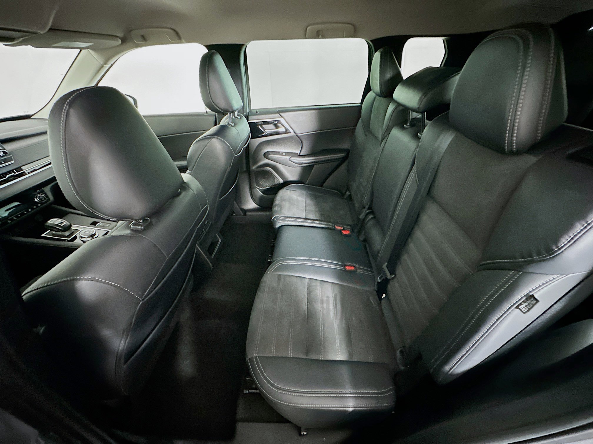 Used 2023 Mitsubishi Outlander SE image 28