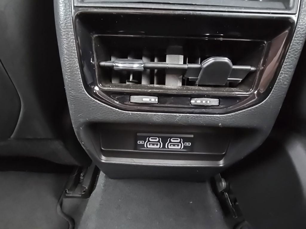 Used 2024 Jeep Grand Cherokee Laredo AWD/4WD image 41