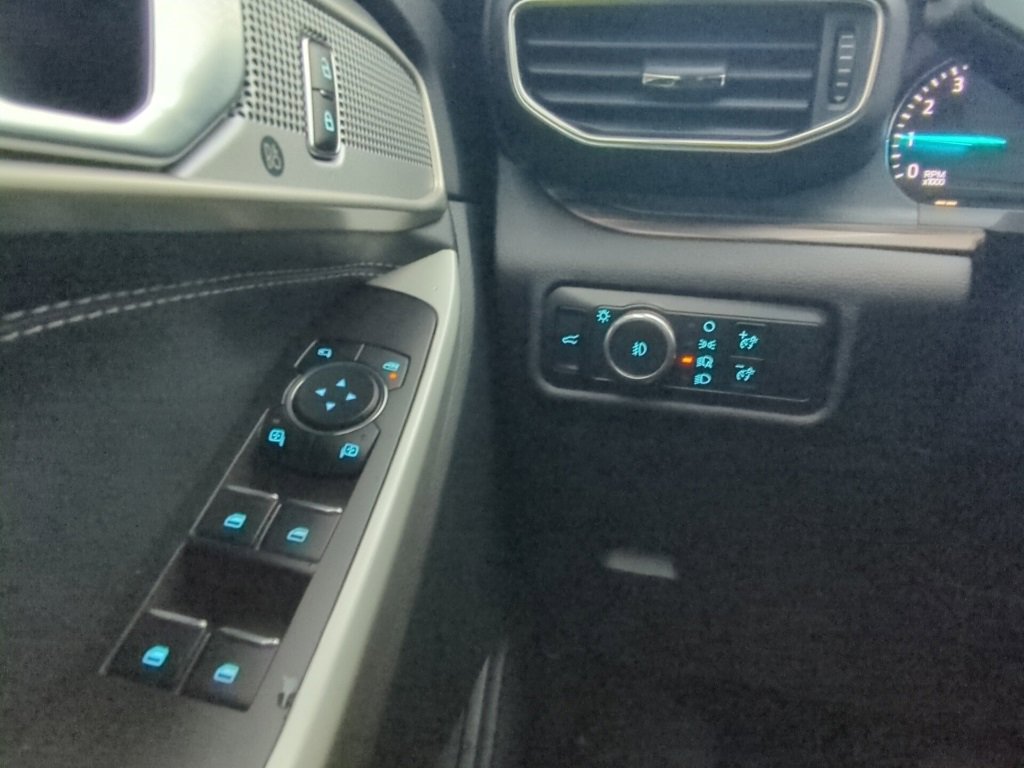 Used 2023 Ford Explorer Limited image 18
