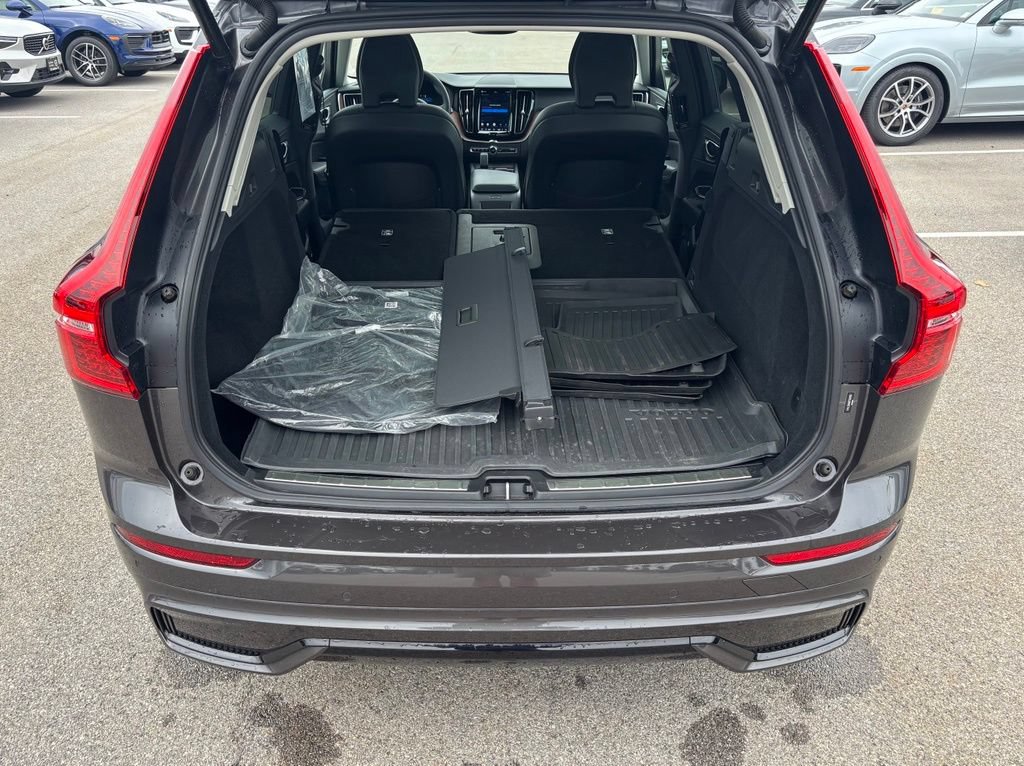 Used 2023 Volvo XC60 B5 Plus w/ Climate Package AWD/4WD image 28