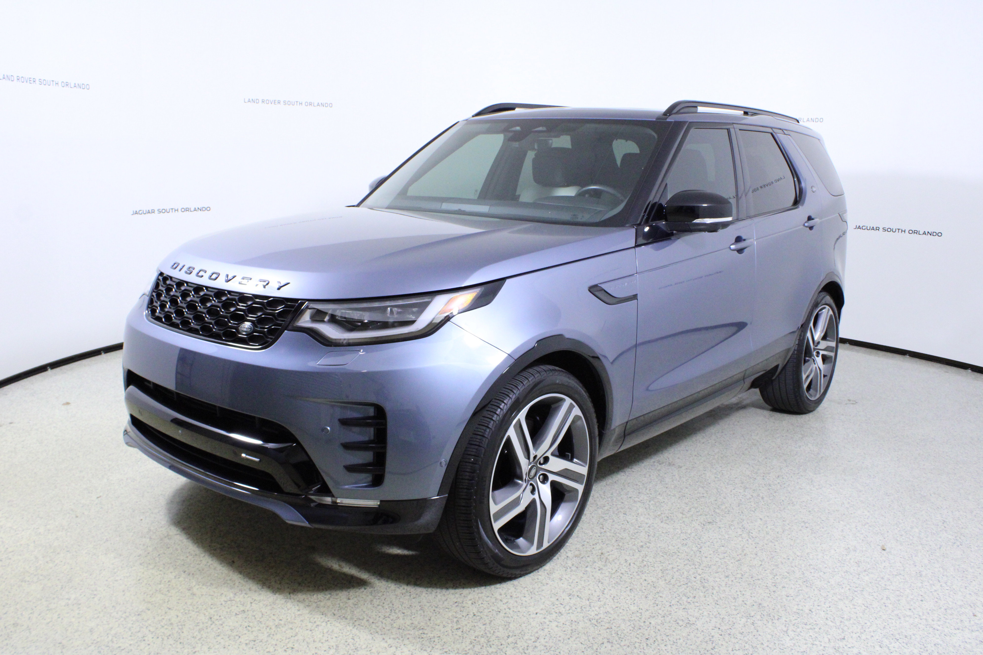 Used 2023 Land Rover Discovery HSE R-Dynamic image 4
