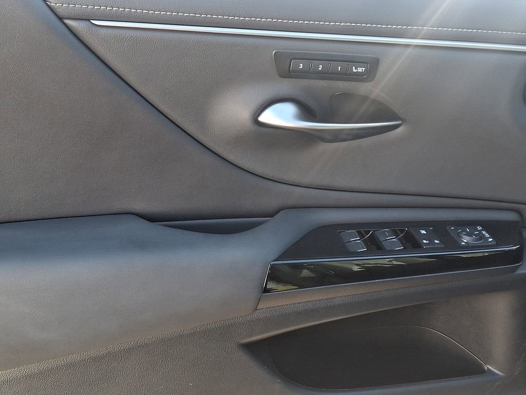 Used 2024 Lexus ES 350 F Sport w/ Technology Package FWD image 13