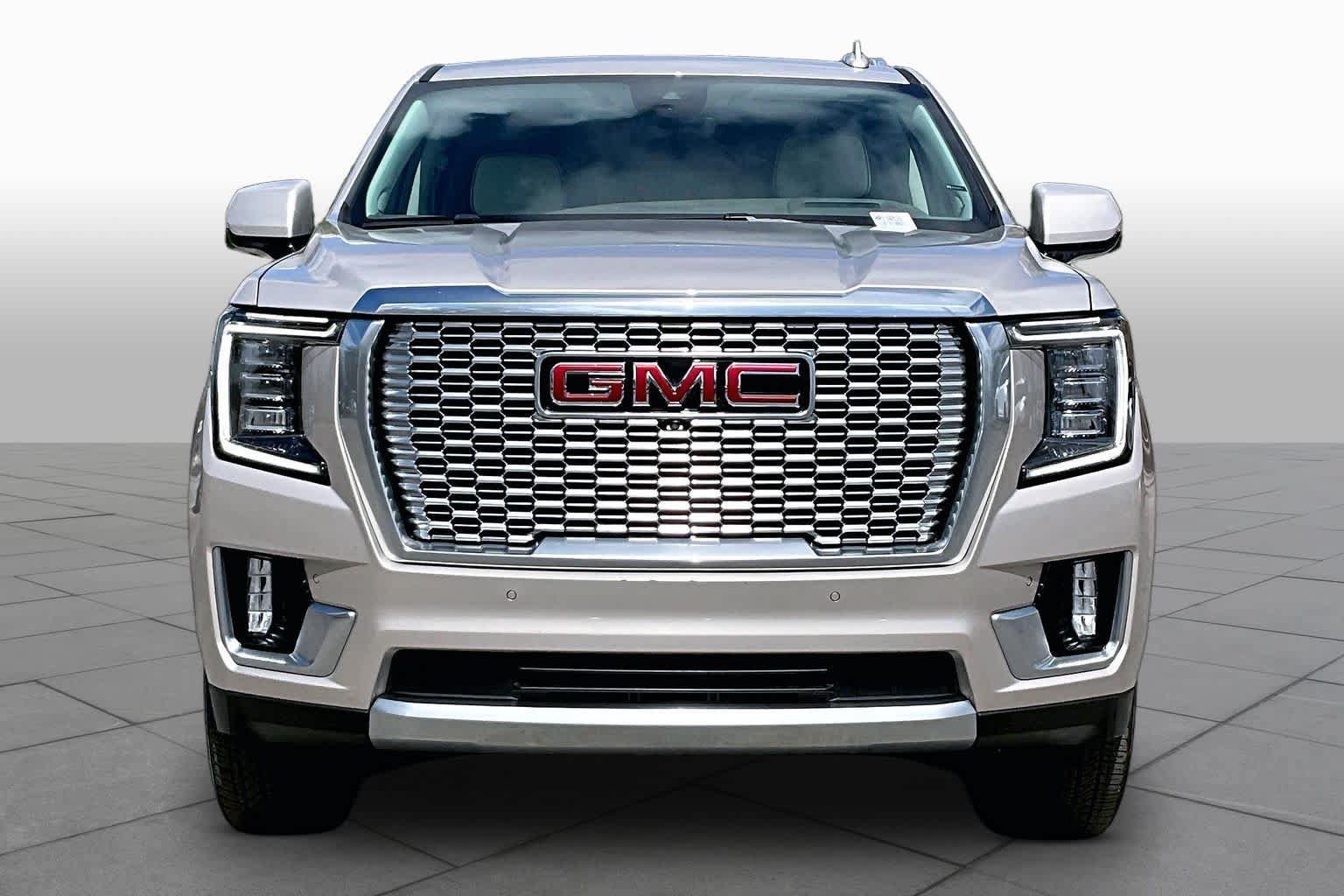 Used 2024 GMC Yukon Denali w/ Advanced Technology Package AWD/4WD image 7