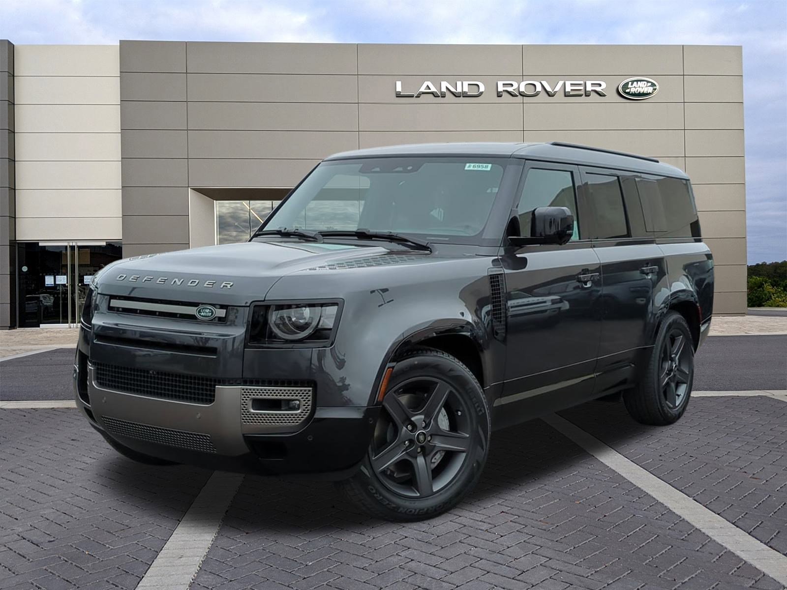 New 2025 Land Rover Defender 130 X-Dynamic SE image 1