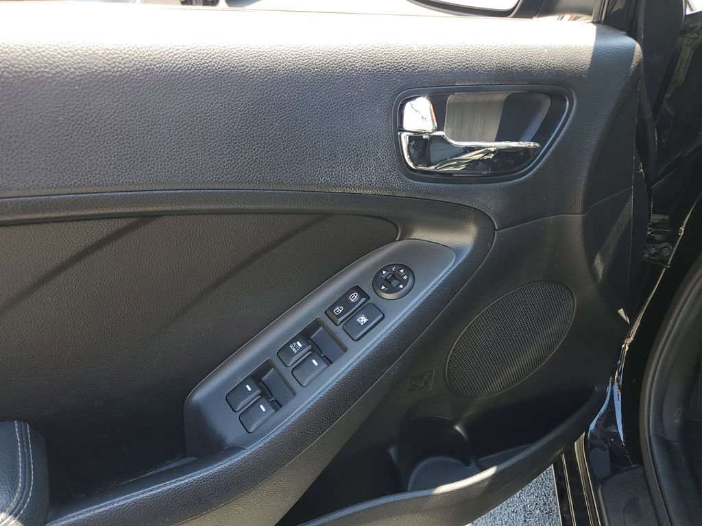 Used 2017 Kia Forte S FWD image 18