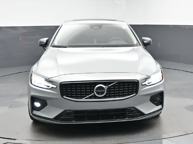 Used 2025 Volvo S60 B5 Plus FWD image 2