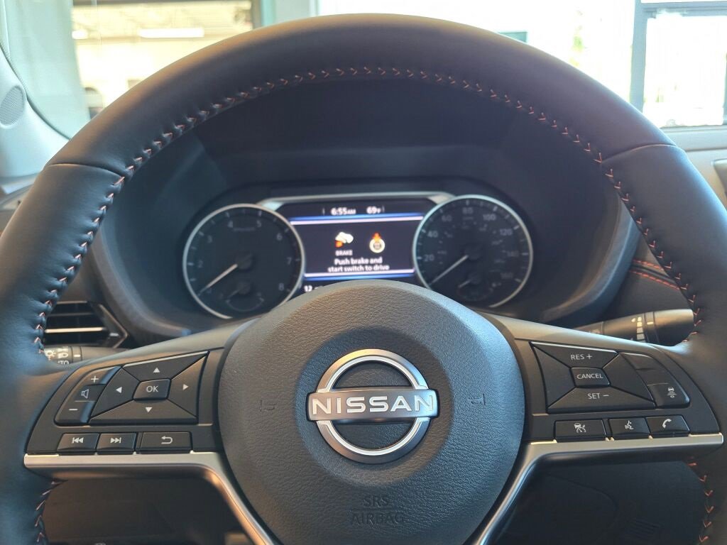 Used 2025 Nissan Sentra SR w/ SR Premium Package image 32