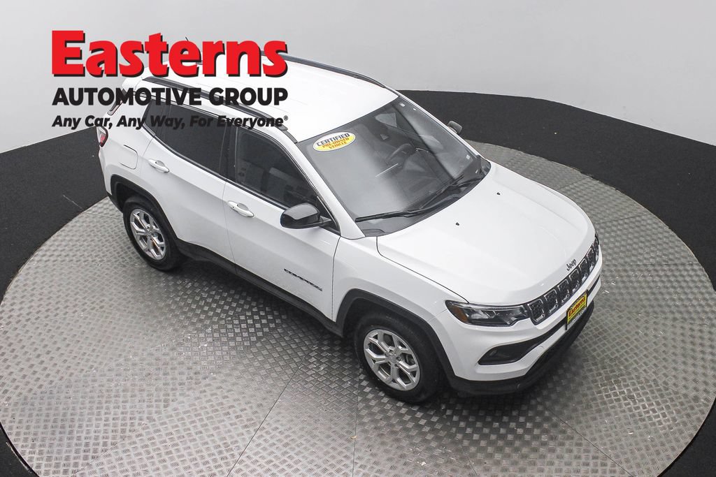 Used 2024 Jeep Compass Latitude AWD/4WD image 3