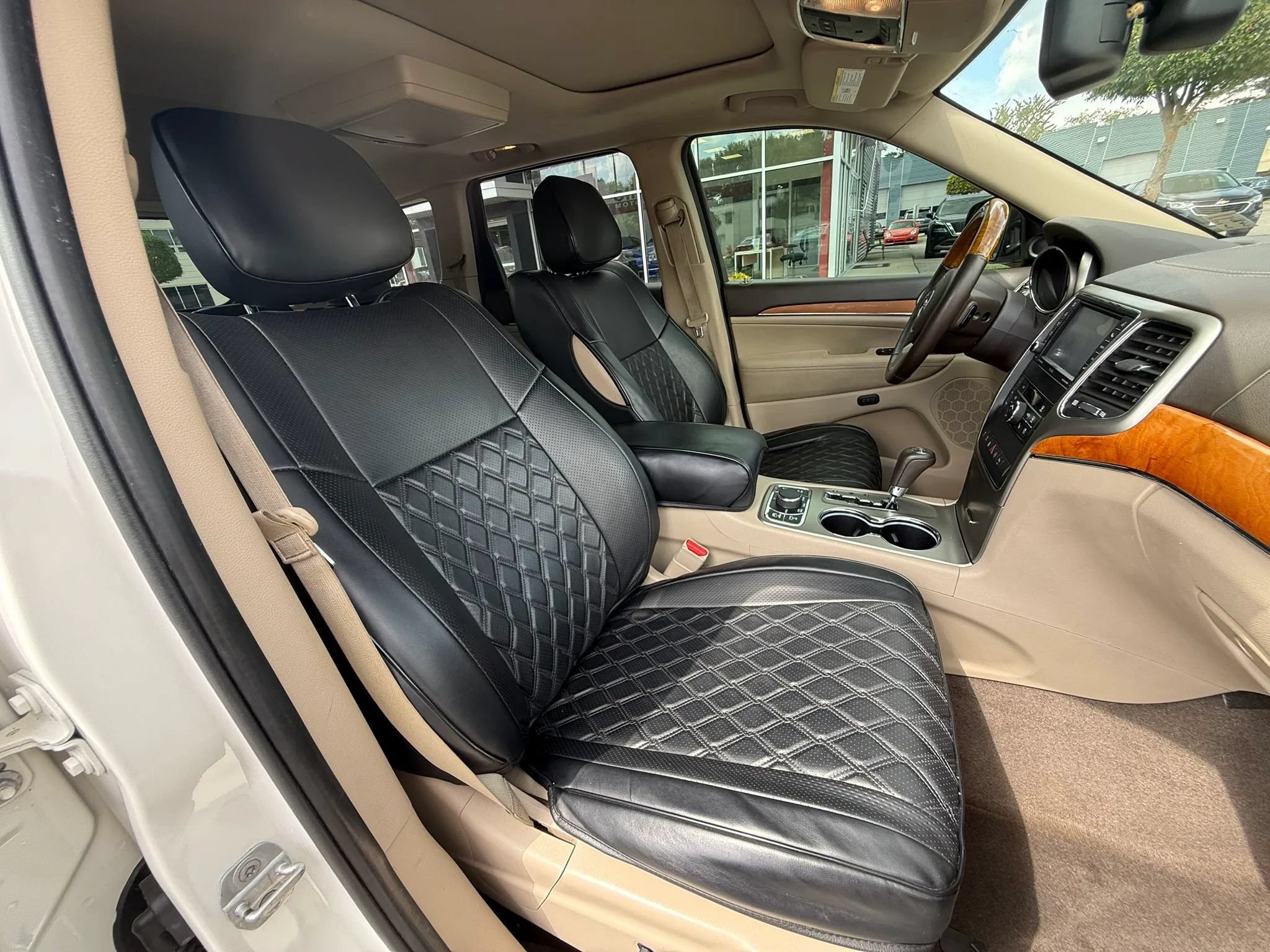 Used 2011 Jeep Grand Cherokee Overland AWD/4WD image 19