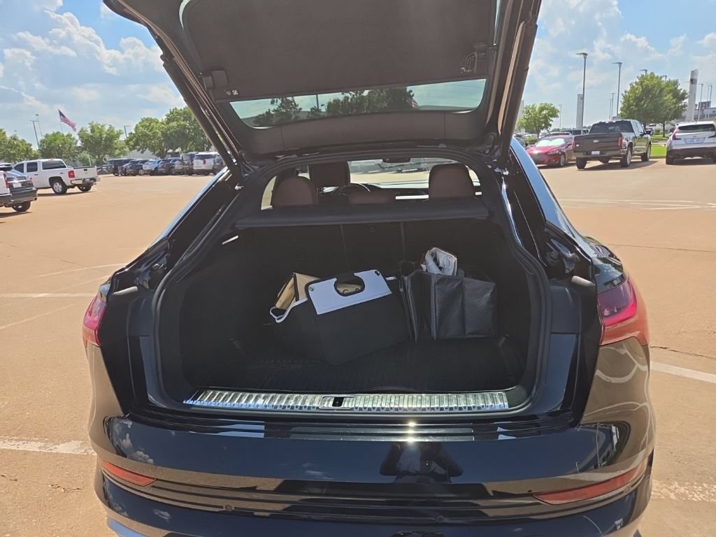 Used 2022 Audi e-tron Premium Plus AWD/4WD image 8