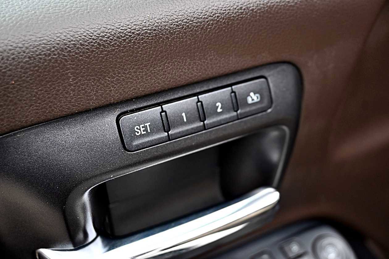 Used 2015 Chevrolet Silverado 1500 LTZ w/ Texas Edition, 1LZ Trim RWD image 19