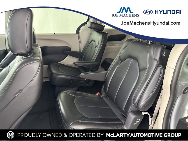 Used 2024 Chrysler Pacifica Touring-L image 28