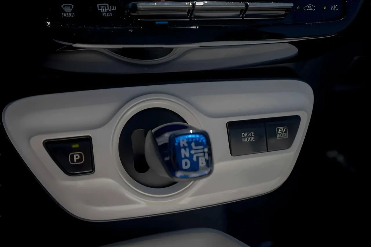 Used 2016 Toyota Prius Three Touring image 19