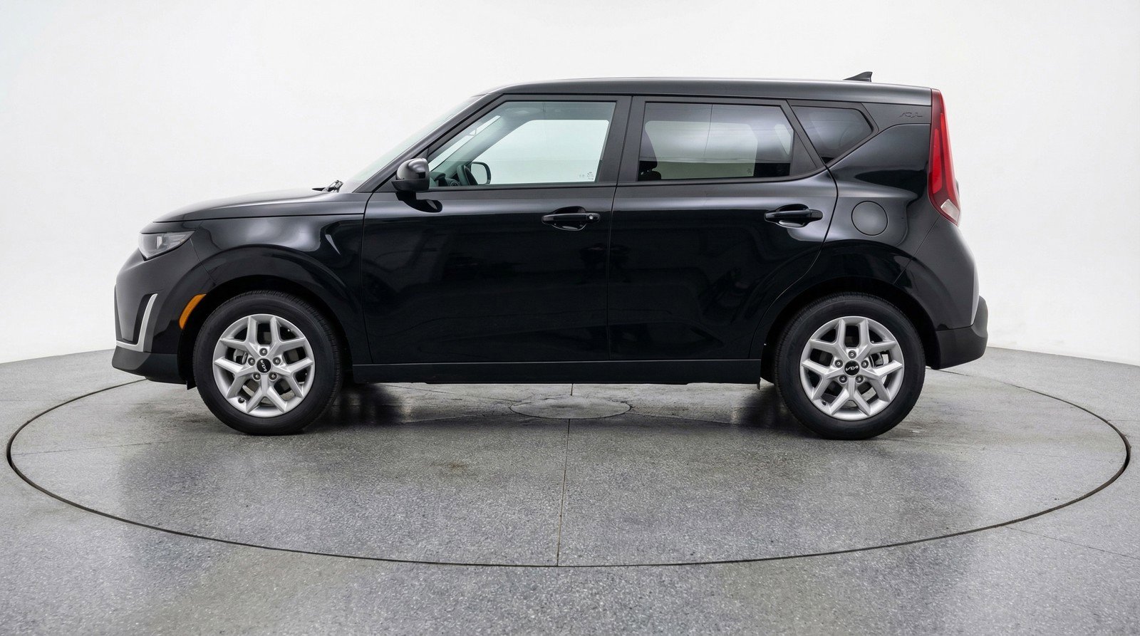 Used 2025 Kia Soul LX w/ LX Technology Package image 5