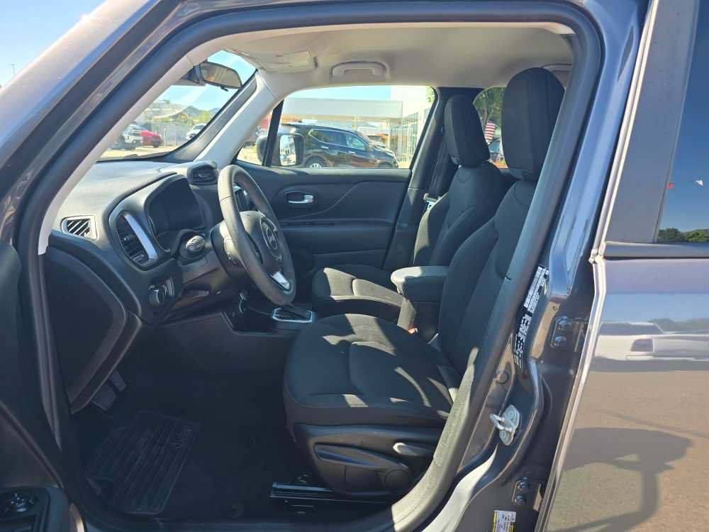 Used 2023 Jeep Renegade Latitude AWD/4WD image 9
