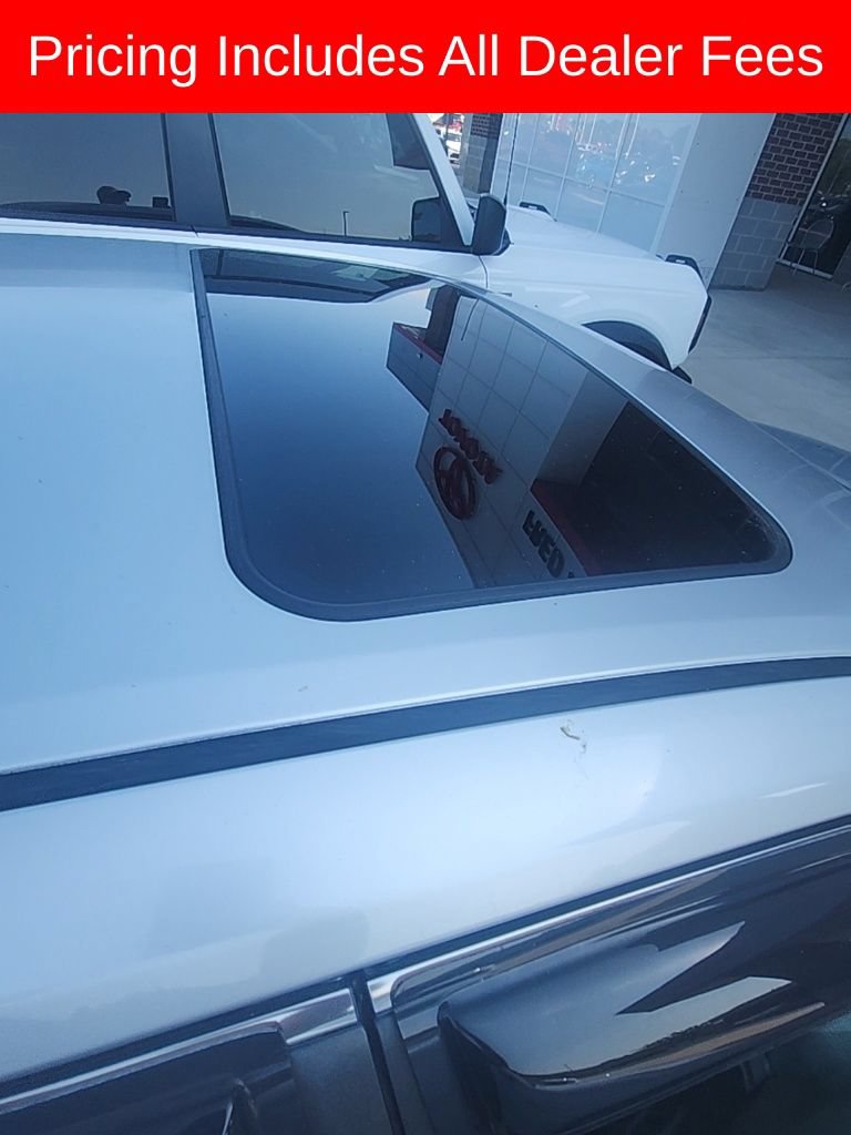 Used 2012 Toyota Camry SE w/ Leather Pkg FWD image 2