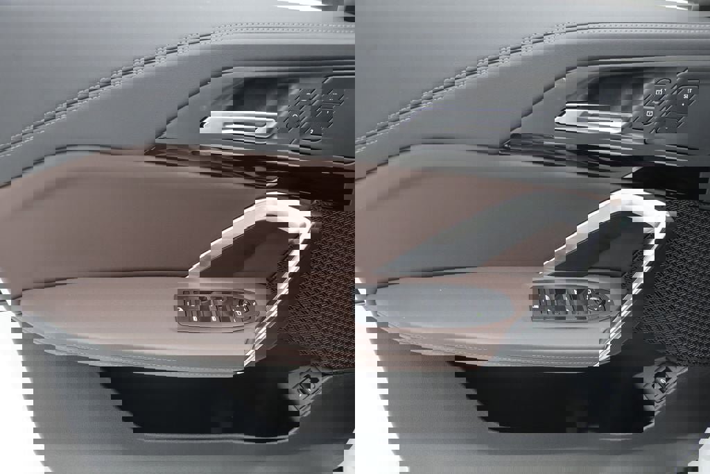 Used 2025 BMW X1 xDrive28i image 14