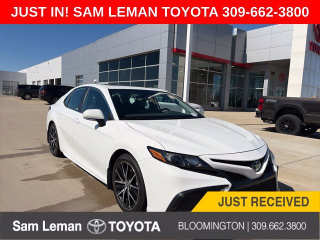 Used 2023 Toyota Camry SE FWD image 1