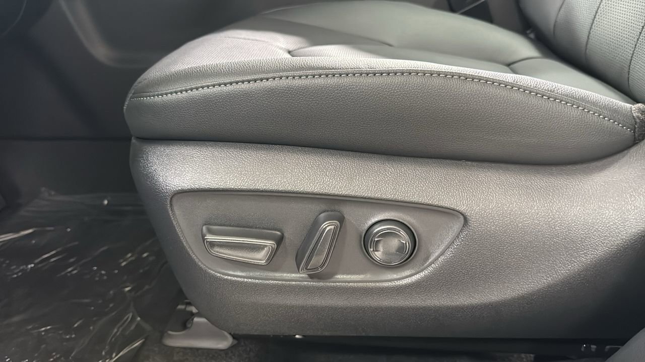 New 2025 Toyota Grand Highlander Platinum image 14