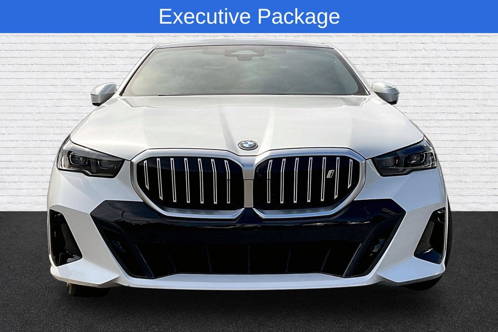 Used 2024 BMW i5 eDrive40i w/ Executive Package RWD image 2