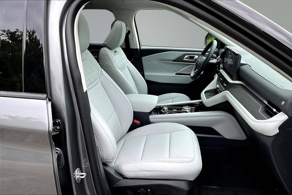 New 2026 Ford Explorer Platinum w/ LUX Leather Package AWD/4WD image 11