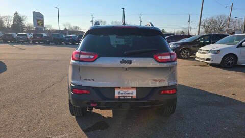 Used 2016 Jeep Cherokee Trailhawk w/ Cold Weather Group image 4