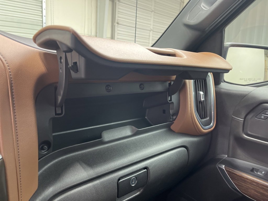 Used 2022 Chevrolet Silverado 1500 High Country w/ Technology Package image 26