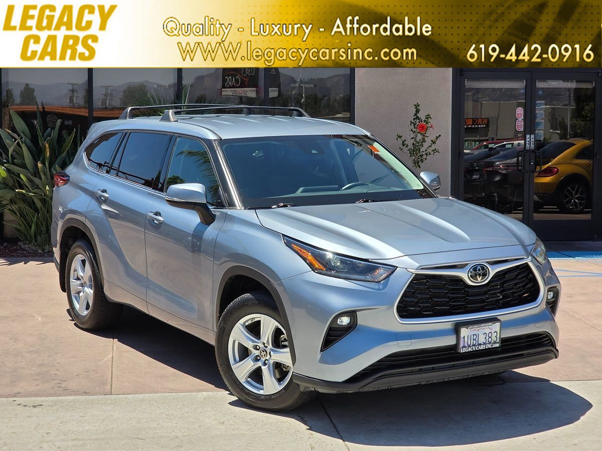 Used 2021 Toyota Highlander LE image 1