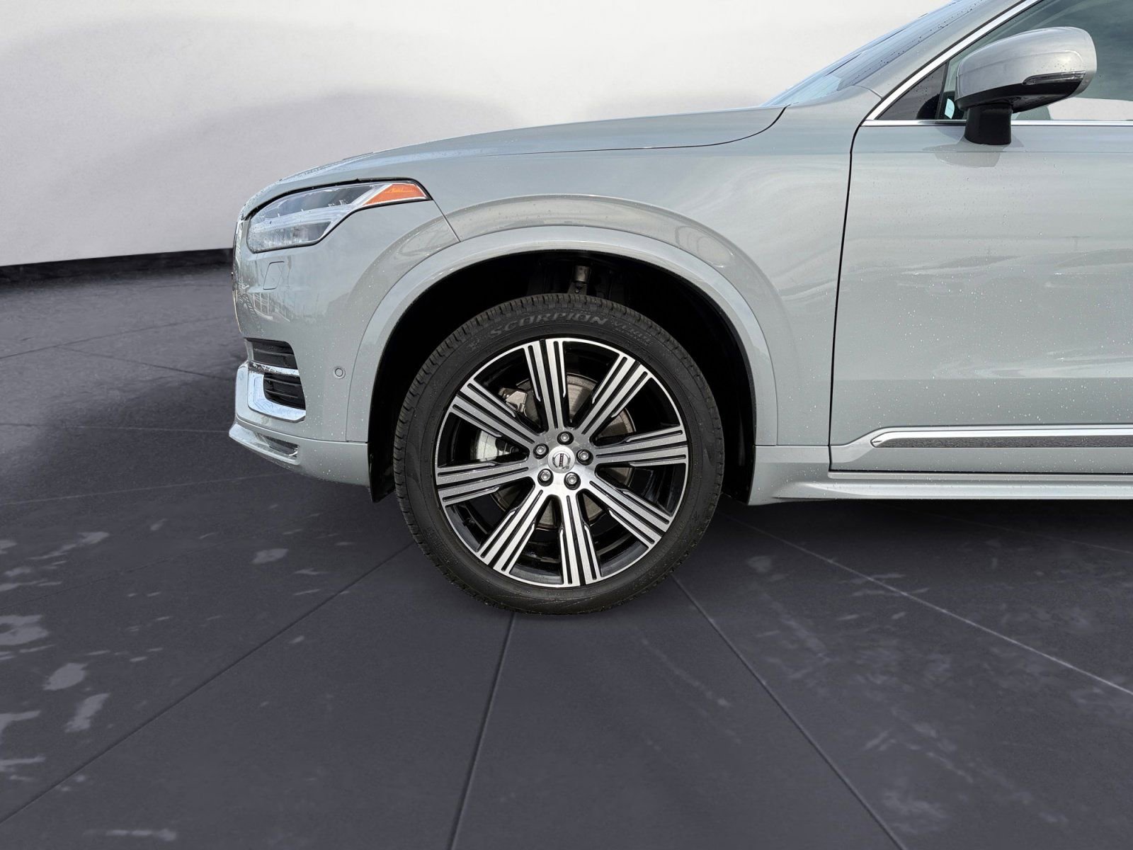 New 2025 Volvo XC90 B6 Plus image 14