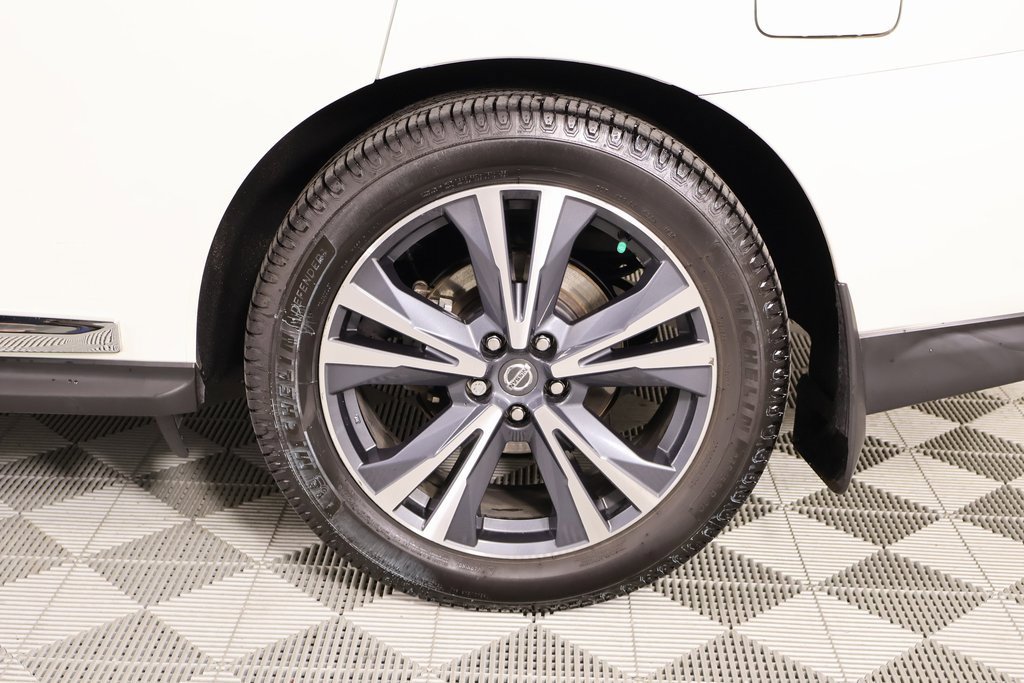 Used 2019 Nissan Pathfinder Platinum image 22