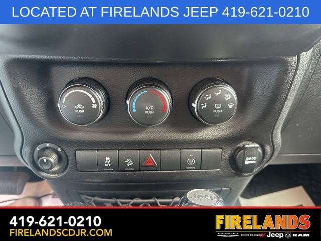 Used 2017 Jeep Wrangler Unlimited Rubicon w/ Connectivity Group AWD/4WD image 26