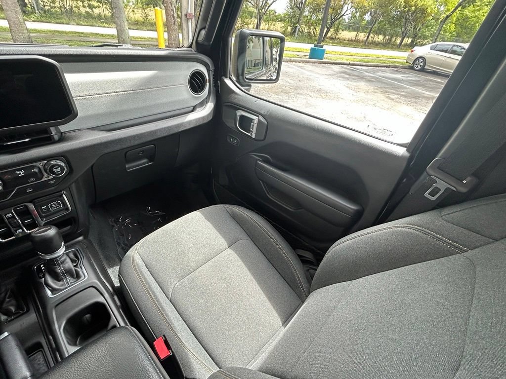 Certified 2024 Jeep Gladiator Sport AWD/4WD image 11