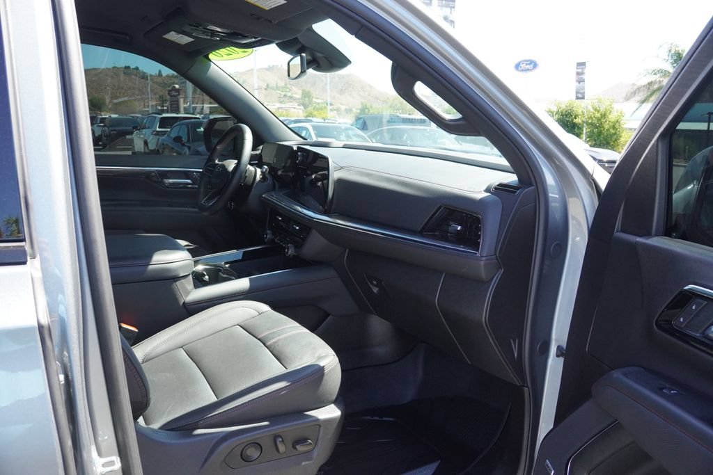 Used 2026 Chevrolet Suburban RST w/ Comfort Package RWD image 31