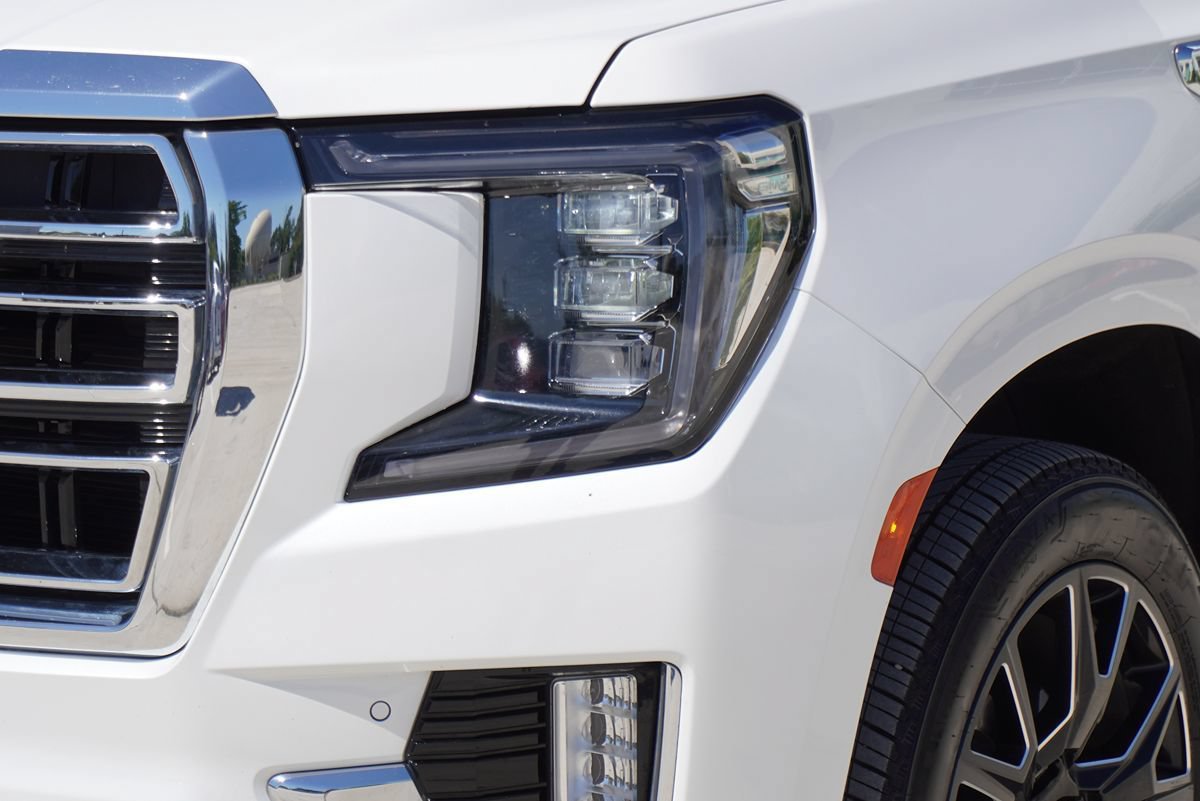 Used 2023 GMC Yukon SLT AWD/4WD image 2