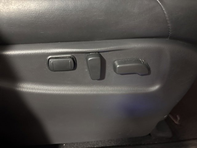 Used 2017 Nissan Armada Platinum w/ Interior Lighting Package image 25