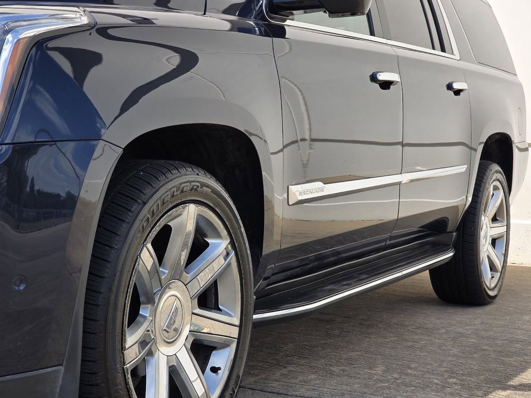 Used 2017 Cadillac Escalade ESV Luxury image 46