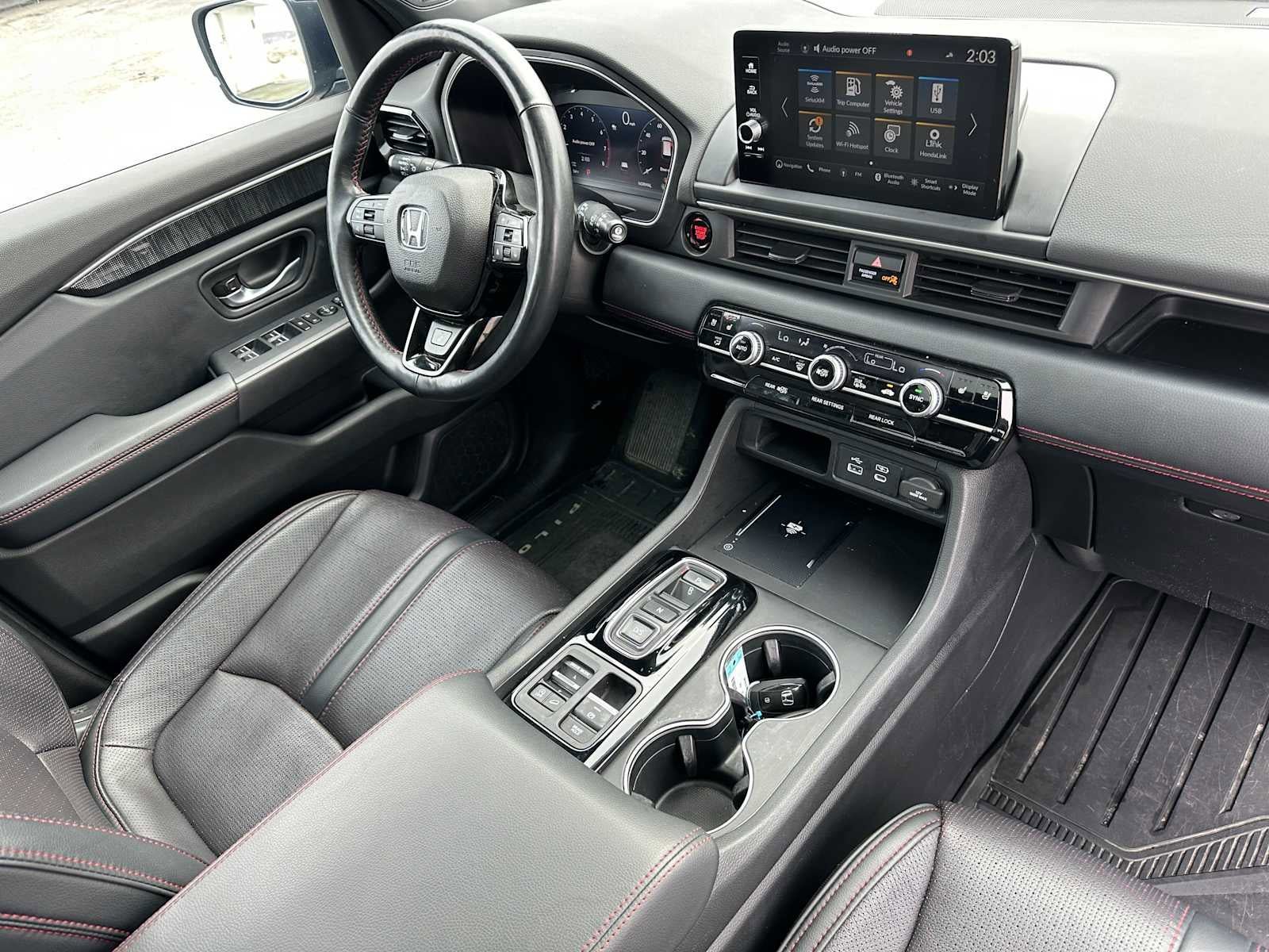 Used 2025 Honda Pilot Black Edition image 10