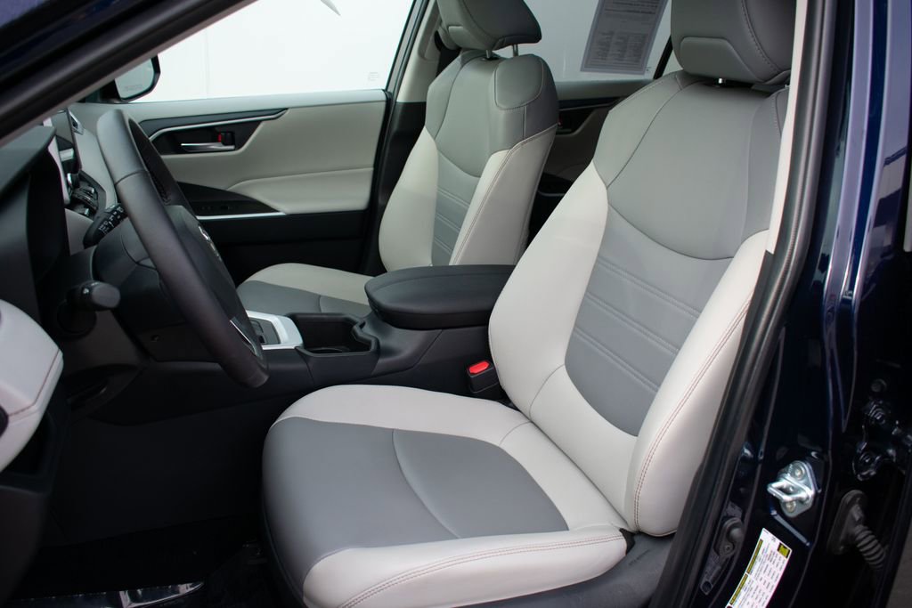 Used 2025 Toyota RAV4 XLE Premium image 21
