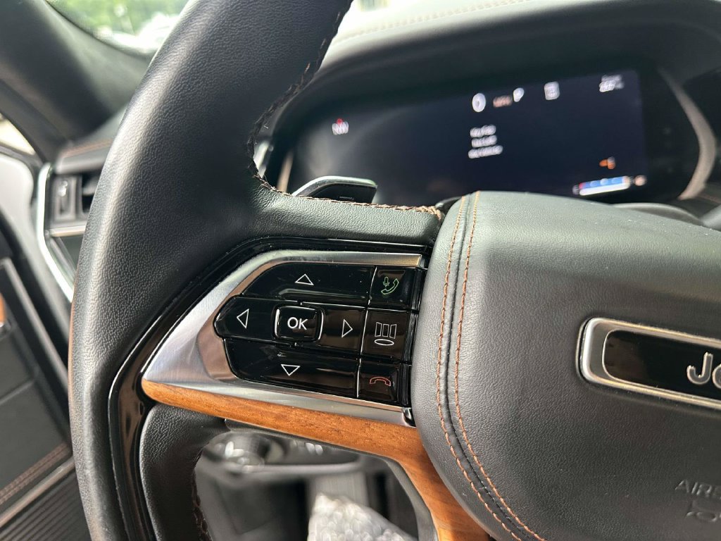 Used 2023 Jeep Grand Cherokee L Summit AWD/4WD image 31