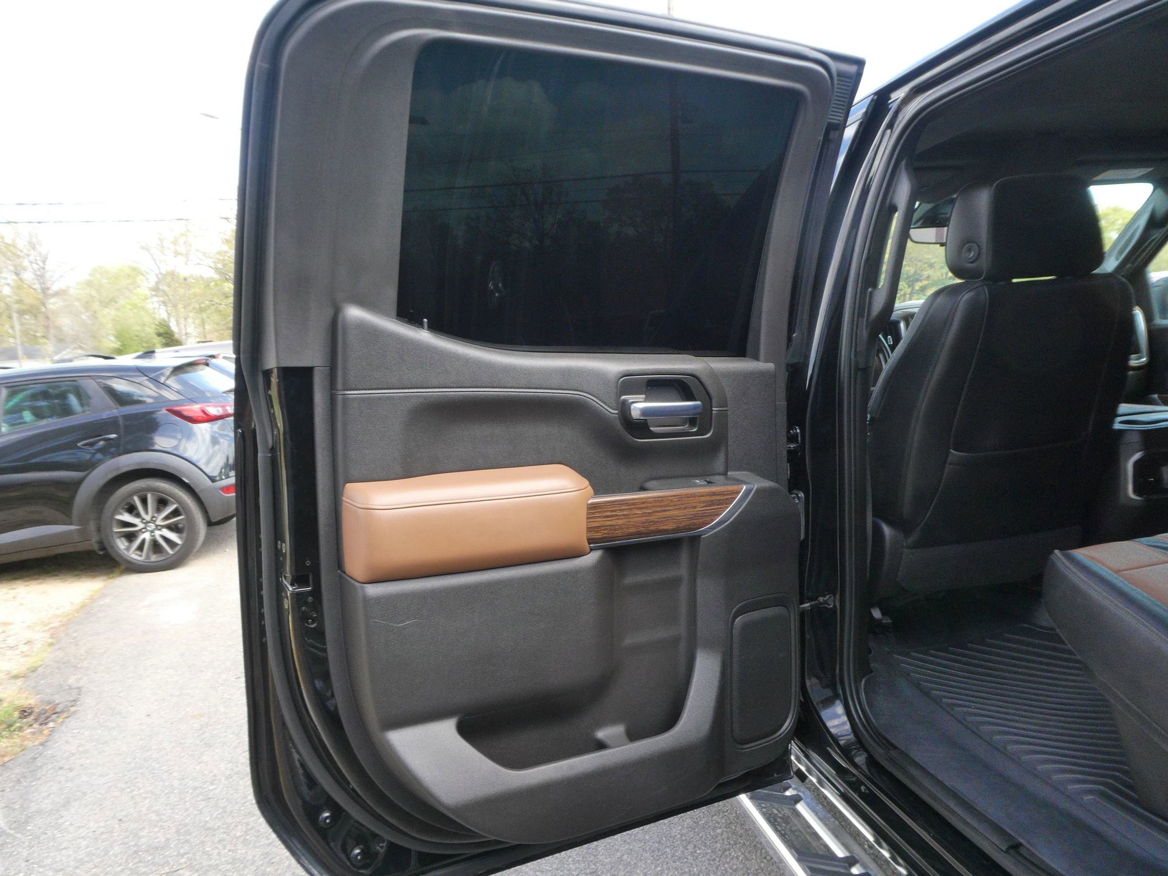 Used 2020 Chevrolet Silverado 1500 High Country w/ Technology Package AWD/4WD image 29