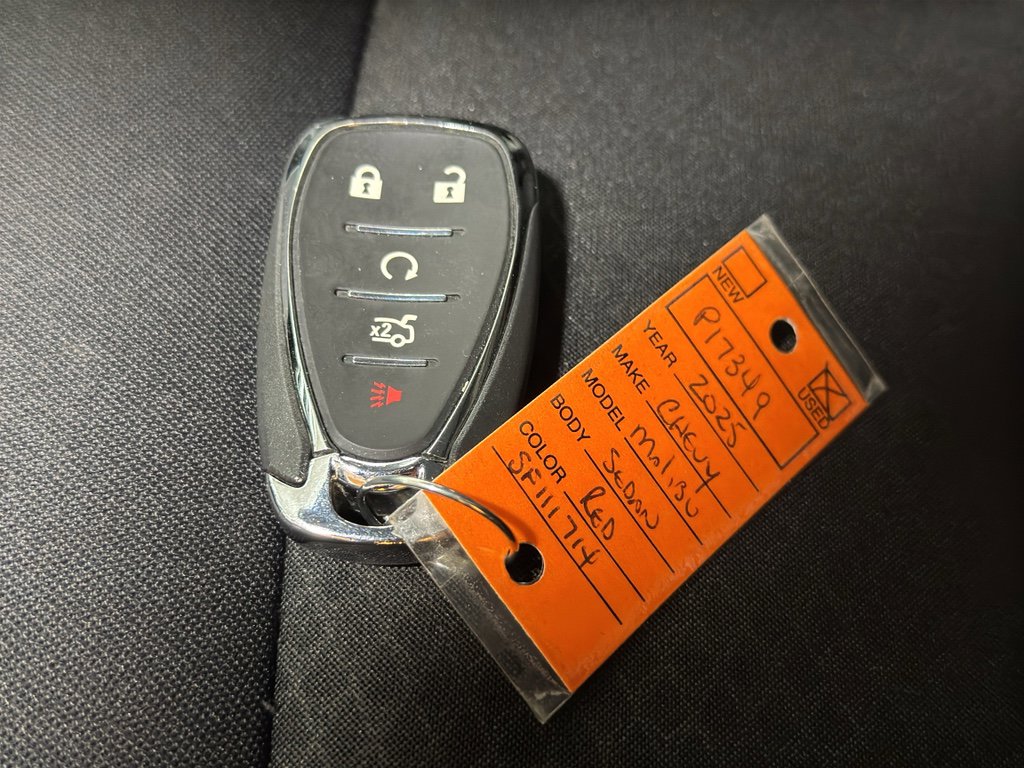 Used 2025 Chevrolet Malibu LT image 36