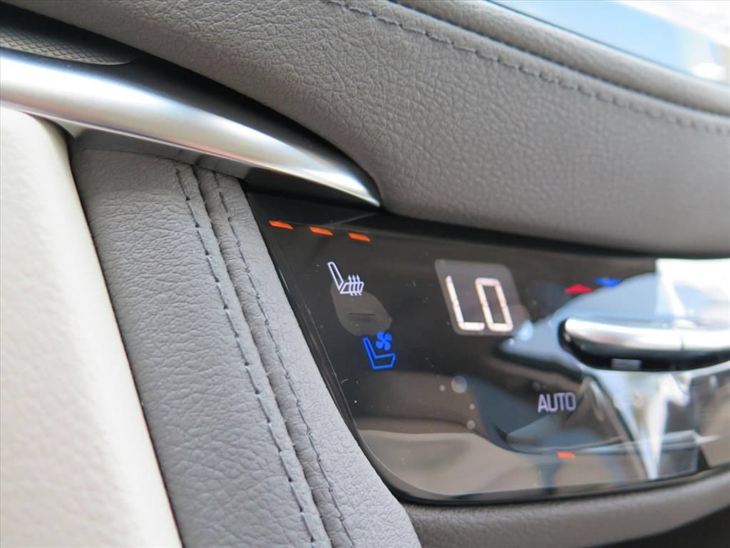 New 2026 Cadillac XT5 Premium Luxury w/ Driver Assist Package FWD image 17
