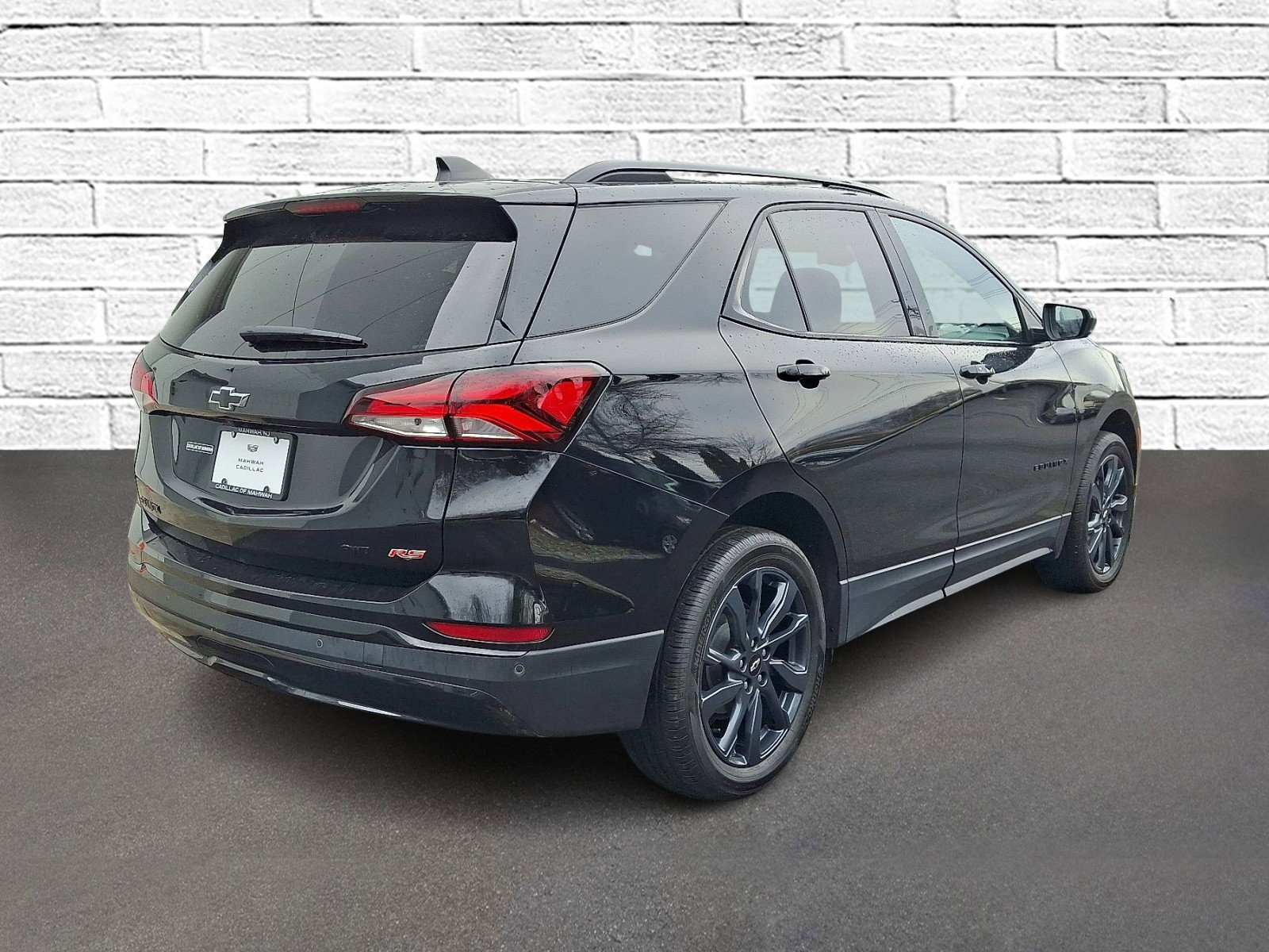 Used 2024 Chevrolet Equinox RS w/ LPO, Floor Liner Package image 7