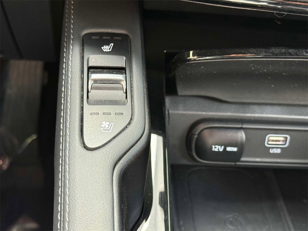 Used 2024 Kia Telluride EX w/ EX Captain's Chair Package image 28